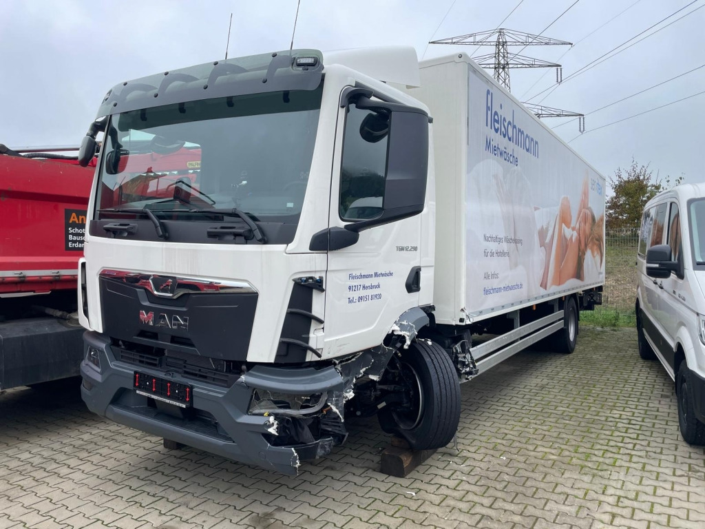 MAN TGM 12.290 Klimaauto. NAVI 7,9 Koffer+LBW Unfall - Camión caja cerrada: foto 1 MAN TGM 12.290 Klimaauto. NAVI 7,9 Koffer+LBW Unfall - Camión caja cerrada: foto 1