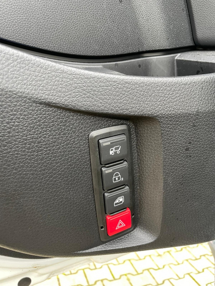 MAN TGM 12.290 Klimaauto. NAVI 7,9 Koffer+LBW Unfall - Camión caja cerrada: foto 5 MAN TGM 12.290 Klimaauto. NAVI 7,9 Koffer+LBW Unfall - Camión caja cerrada: foto 5