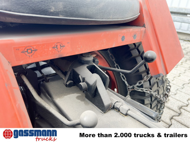 Hako V 490 mit Schneeschild und Ketten - Tractor municipal: foto 3 Hako V 490 mit Schneeschild und Ketten - Tractor municipal: foto 3