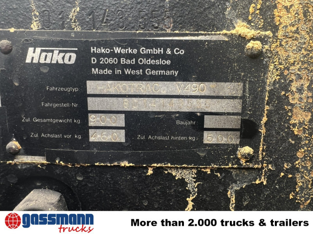 Hako V 490 mit Schneeschild und Ketten - Tractor municipal: foto 2 Hako V 490 mit Schneeschild und Ketten - Tractor municipal: foto 2