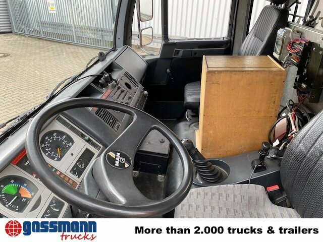 MAN 10.224 LC 4x2 BB Doka, TLF16/12, 6-Zylinder - Camión de bomberos: foto 4 MAN 10.224 LC 4x2 BB Doka, TLF16/12, 6-Zylinder - Camión de bomberos: foto 4