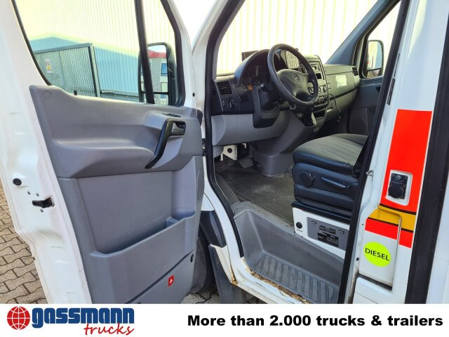 Mercedes-Benz Sprinter 316 KA 4x2, Rettungswagen - Furgón: foto 4 Mercedes-Benz Sprinter 316 KA 4x2, Rettungswagen - Furgón: foto 4