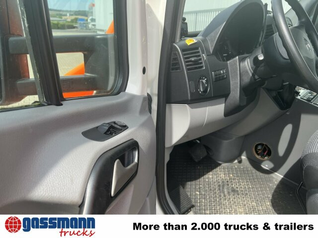 Mercedes-Benz Sprinter 516 CDI 4x2, Rettungswagen, Bi-Xenon - Furgón: foto 4 Mercedes-Benz Sprinter 516 CDI 4x2, Rettungswagen, Bi-Xenon - Furgón: foto 4