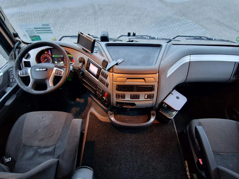 Cabeza tractora DAF XF 460 SuperSpaceCab 4x2 - Full air - Night Clima - TV -Microwave - Full spoiler - Navi: foto 11