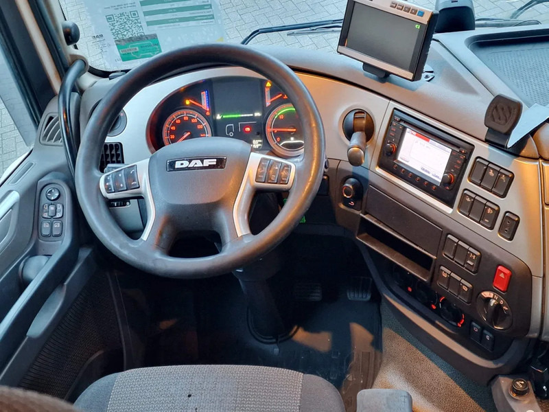 Cabeza tractora DAF XF 460 SuperSpaceCab 4x2 - Full air - Night Clima - TV -Microwave - Full spoiler - Navi: foto 12