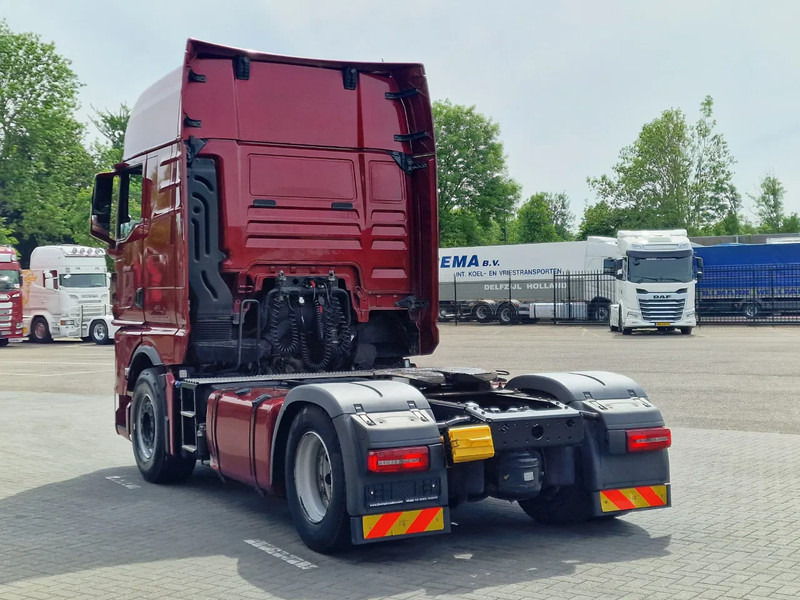 MAN TGX 18.510 4x2 - Retarder - Night clima - 2x tank - Navi - Full spoiler - Cabeza tractora: foto 5 MAN TGX 18.510 4x2 - Retarder - Night clima - 2x tank - Navi - Full spoiler - Cabeza tractora: foto 5