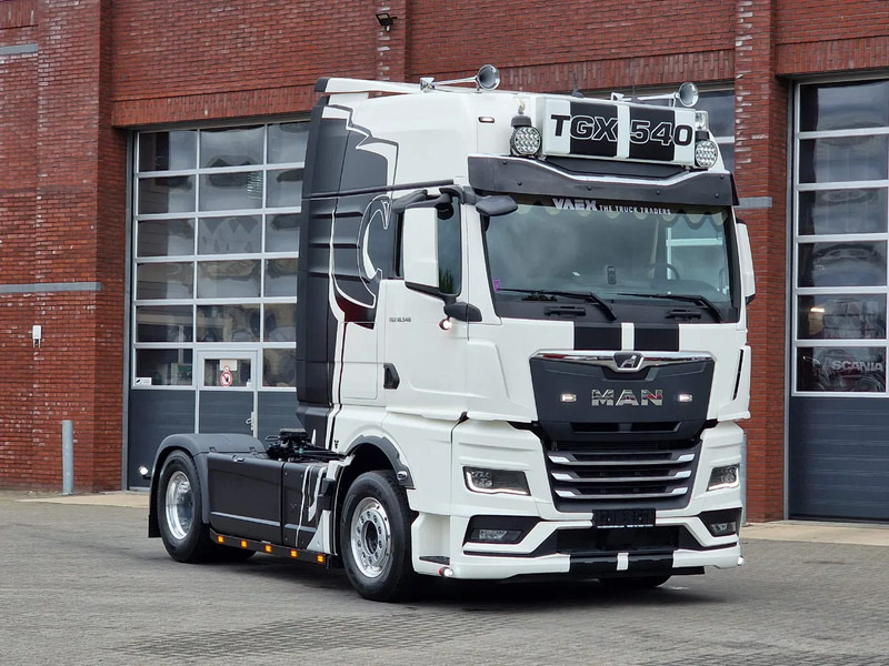 MAN TGX 18.540 GX - New - Retarder - Night clima - Alcoa - Show truck - Lightbar - - Cabeza tractora: foto 1 MAN TGX 18.540 GX - New - Retarder - Night clima - Alcoa - Show truck - Lightbar - - Cabeza tractora: foto 1