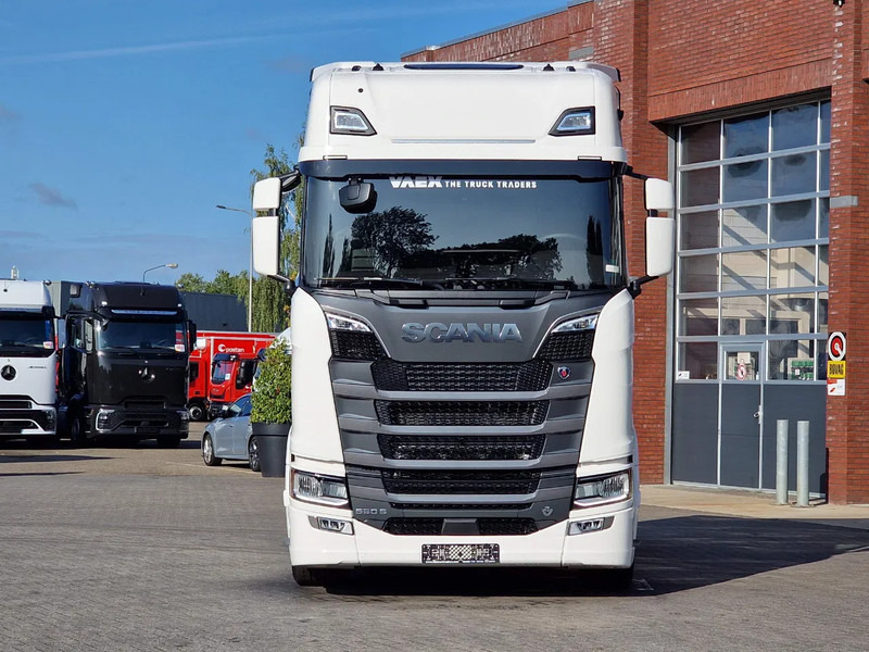 Scania 590S V8 NGS Highline 4x2 - New - Facelift - Full spec - Retarder - Leather - Full air - Cabeza tractora: foto 2 Scania 590S V8 NGS Highline 4x2 - New - Facelift - Full spec - Retarder - Leather - Full air - Cabeza tractora: foto 2