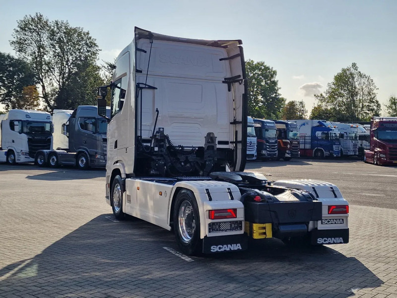 Scania 590S V8 NGS Highline 4x2 - New - Facelift - Full spec - Retarder - Leather - Full air - Cabeza tractora: foto 5 Scania 590S V8 NGS Highline 4x2 - New - Facelift - Full spec - Retarder - Leather - Full air - Cabeza tractora: foto 5