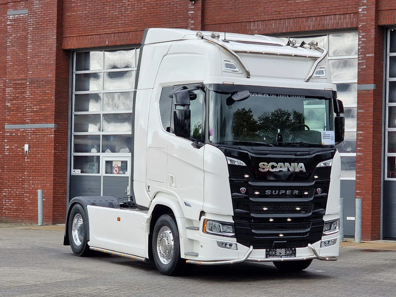 Scania R560 Highline 4x2 - Like new - Full spec - Facelift - Retarder - Night clima - Full air - Alloy wheels - Cabeza tractora: foto 1 Scania R560 Highline 4x2 - Like new - Full spec - Facelift - Retarder - Night clima - Full air - Alloy wheels - Cabeza tractora: foto 1