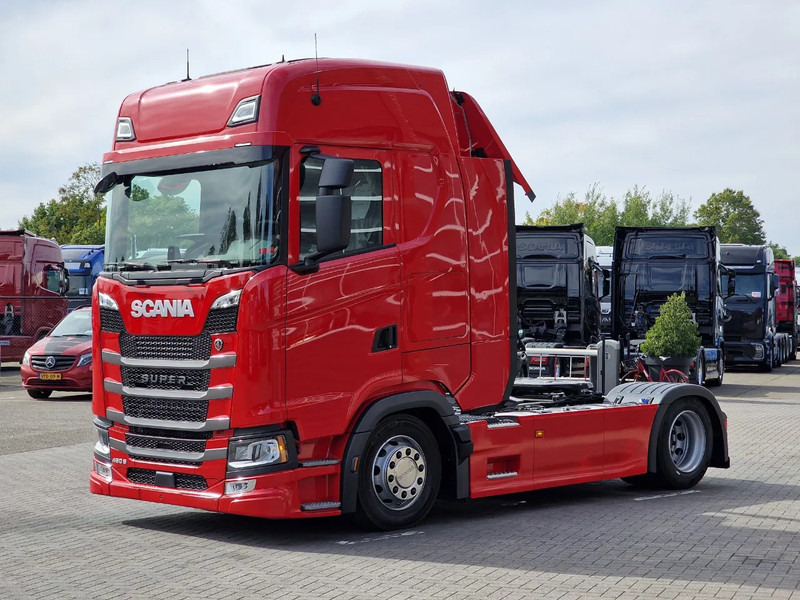 Scania S460 Highline 4x2 - Lowdeck - New - Retarder - Night clima - 2x tank - Led - Full spoiler - Cabeza tractora: foto 3 Scania S460 Highline 4x2 - Lowdeck - New - Retarder - Night clima - 2x tank - Led - Full spoiler - Cabeza tractora: foto 3