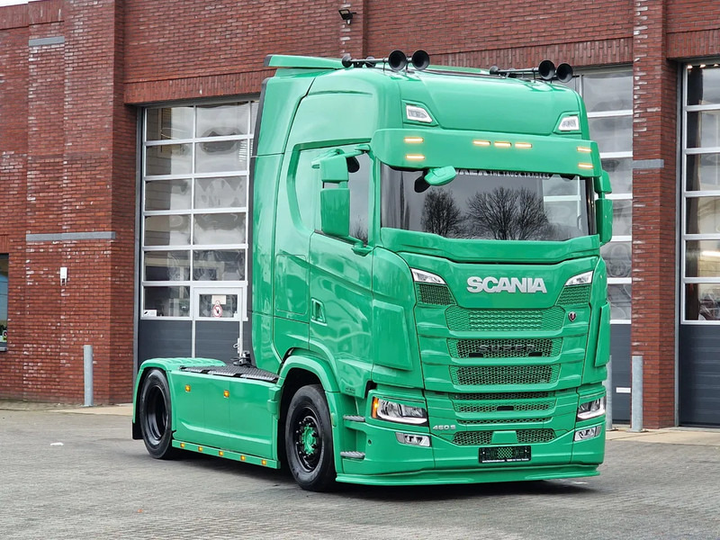 Scania S460 Highline 4x2 - NEW - Full spec - Custom exterior - Full air - Retarder - Show truck - Cabeza tractora: foto 2 Scania S460 Highline 4x2 - NEW - Full spec - Custom exterior - Full air - Retarder - Show truck - Cabeza tractora: foto 2