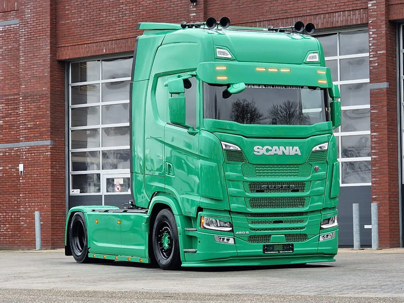 Scania S460 Highline 4x2 - NEW - Full spec - Custom exterior - Full air - Retarder - Show truck - Cabeza tractora: foto 1 Scania S460 Highline 4x2 - NEW - Full spec - Custom exterior - Full air - Retarder - Show truck - Cabeza tractora: foto 1
