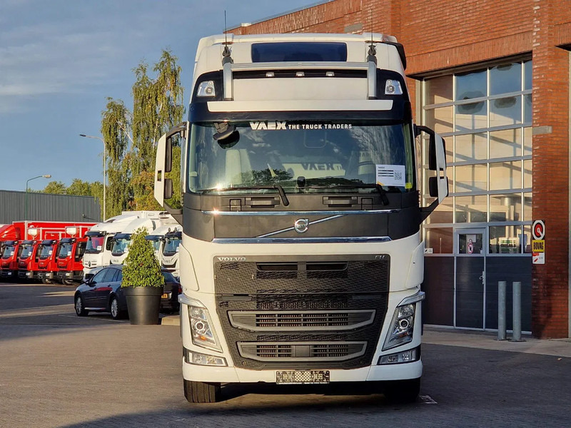 Volvo FH 13.500 Globetrotter XL 6x2 - Full air - 3.20 WB - MA VIN - Low KM - Leather - Cabeza tractora: foto 2 Volvo FH 13.500 Globetrotter XL 6x2 - Full air - 3.20 WB - MA VIN - Low KM - Leather - Cabeza tractora: foto 2