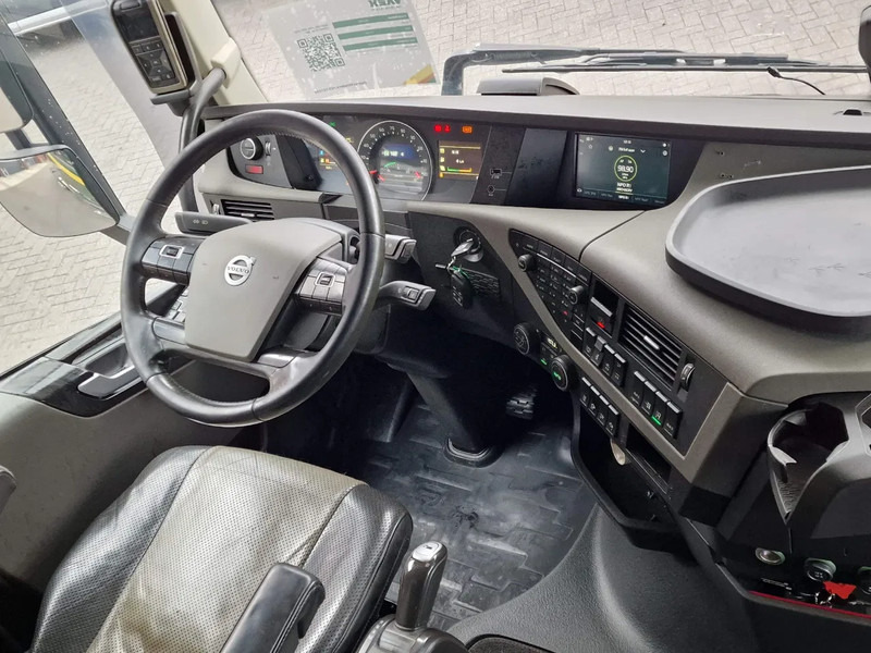 Cabeza tractora Volvo FH 13.540 Globetrotter 6x2 - PTO/Hydraulic - Full air - 3.00 WB - Leather: foto 12 Cabeza tractora Volvo FH 13.540 Globetrotter 6x2 - PTO/Hydraulic - Full air - 3.00 WB - Leather: foto 12