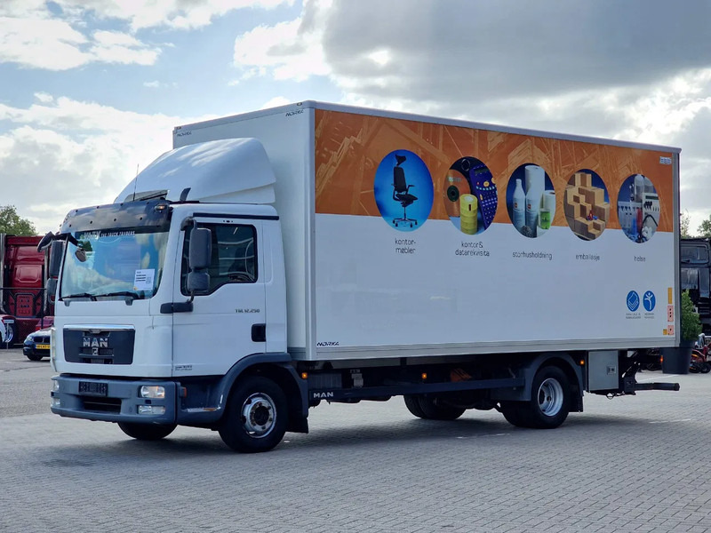 MAN TGL 12.250 4x2 - Box - Loadlift - Euro 5 - Automatic gearbox - Camera - Camión caja cerrada: foto 3 MAN TGL 12.250 4x2 - Box - Loadlift - Euro 5 - Automatic gearbox - Camera - Camión caja cerrada: foto 3