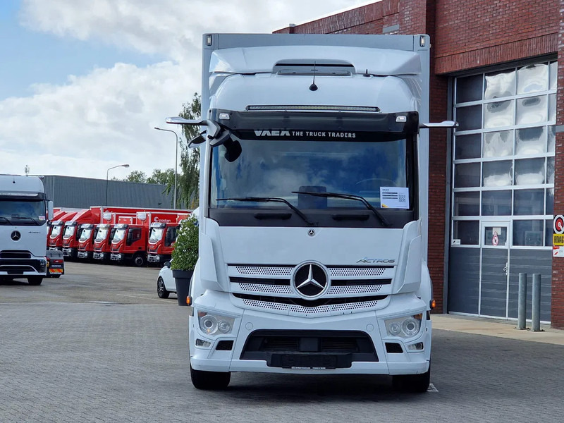 Mercedes-Benz Actros 1833 4x2 - Box with sidedoors - Loadlift - Full air - Mirror cam - Camión caja cerrada: foto 2 Mercedes-Benz Actros 1833 4x2 - Box with sidedoors - Loadlift - Full air - Mirror cam - Camión caja cerrada: foto 2