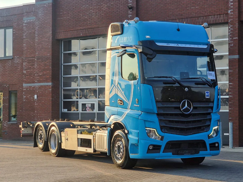 Mercedes-Benz Actros 2553 6x2 - BDF - Retarder - 4.90 WB - Loadlift - Full air - Camión portacontenedore/ Intercambiable: foto 1 Mercedes-Benz Actros 2553 6x2 - BDF - Retarder - 4.90 WB - Loadlift - Full air - Camión portacontenedore/ Intercambiable: foto 1