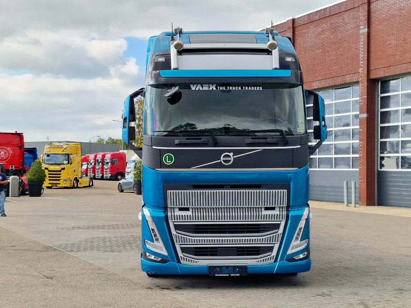 Volvo FH 500 4x2XL Cartransporter "Blyss" Low Kilometer!, in new condition! - Camión portavehículos: foto 3 Volvo FH 500 4x2XL Cartransporter "Blyss" Low Kilometer!, in new condition! - Camión portavehículos: foto 3