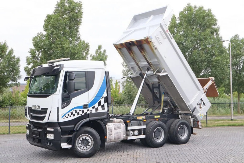 Iveco Stralis X-WAY 570 6X4 FULL STEEL BIG AXLES RETARDER EURO 6 - Camión volquete: foto 1 Iveco Stralis X-WAY 570 6X4 FULL STEEL BIG AXLES RETARDER EURO 6 - Camión volquete: foto 1