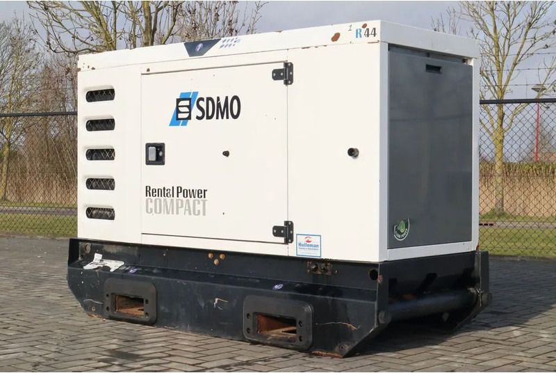SDMO R44C3 | 44 KVA | GOOD WORKING - Generador industriale: foto 2 SDMO R44C3 | 44 KVA | GOOD WORKING - Generador industriale: foto 2