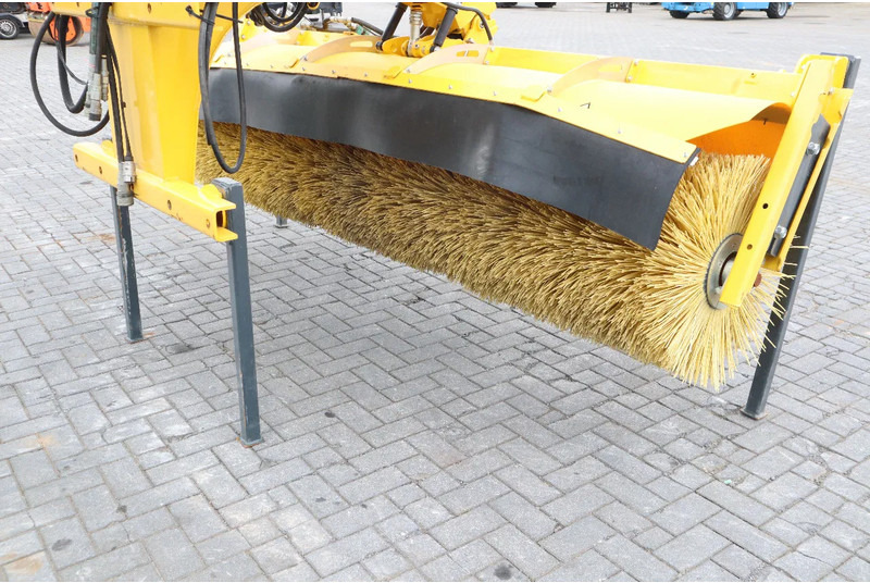 STARK RSW 3000 S | SWEEPER | BRUSH | KEHRMASCHINE | WATER SPRAY - Barredora cucharón: foto 4 STARK RSW 3000 S | SWEEPER | BRUSH | KEHRMASCHINE | WATER SPRAY - Barredora cucharón: foto 4