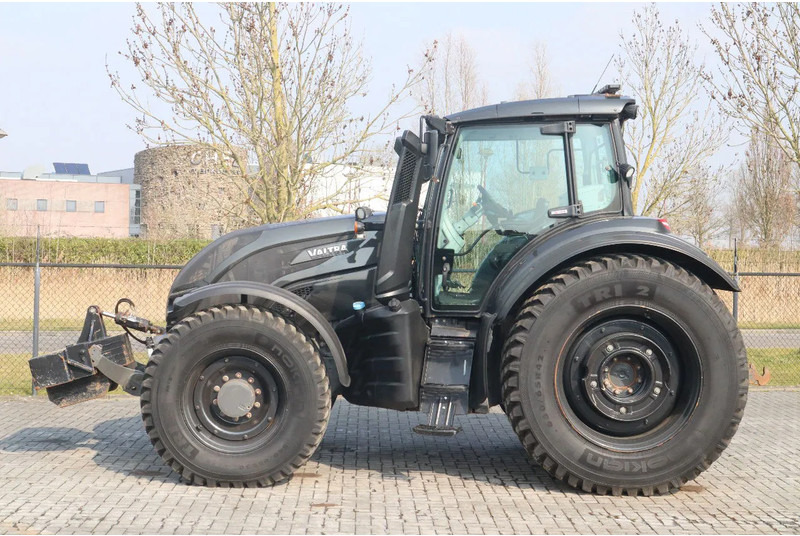 Valtra T234 D UNLIMITED | FRONT PTO | 53 KM/H | FULL OPTION - Tractor: foto 1 Valtra T234 D UNLIMITED | FRONT PTO | 53 KM/H | FULL OPTION - Tractor: foto 1