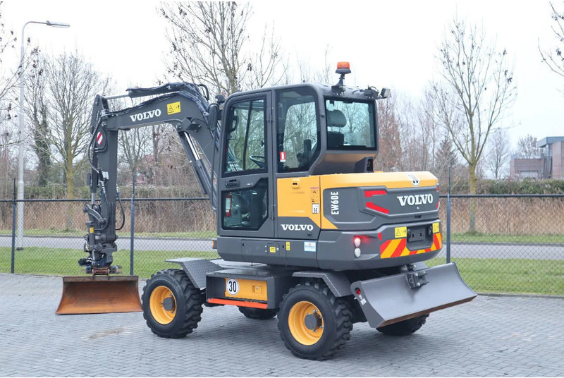Volvo EW 60 E | DEMO | 30 KM/H | ROTOTILT + GRIPPER | BUCKET - Excavadora de ruedas: foto 3 Volvo EW 60 E | DEMO | 30 KM/H | ROTOTILT + GRIPPER | BUCKET - Excavadora de ruedas: foto 3