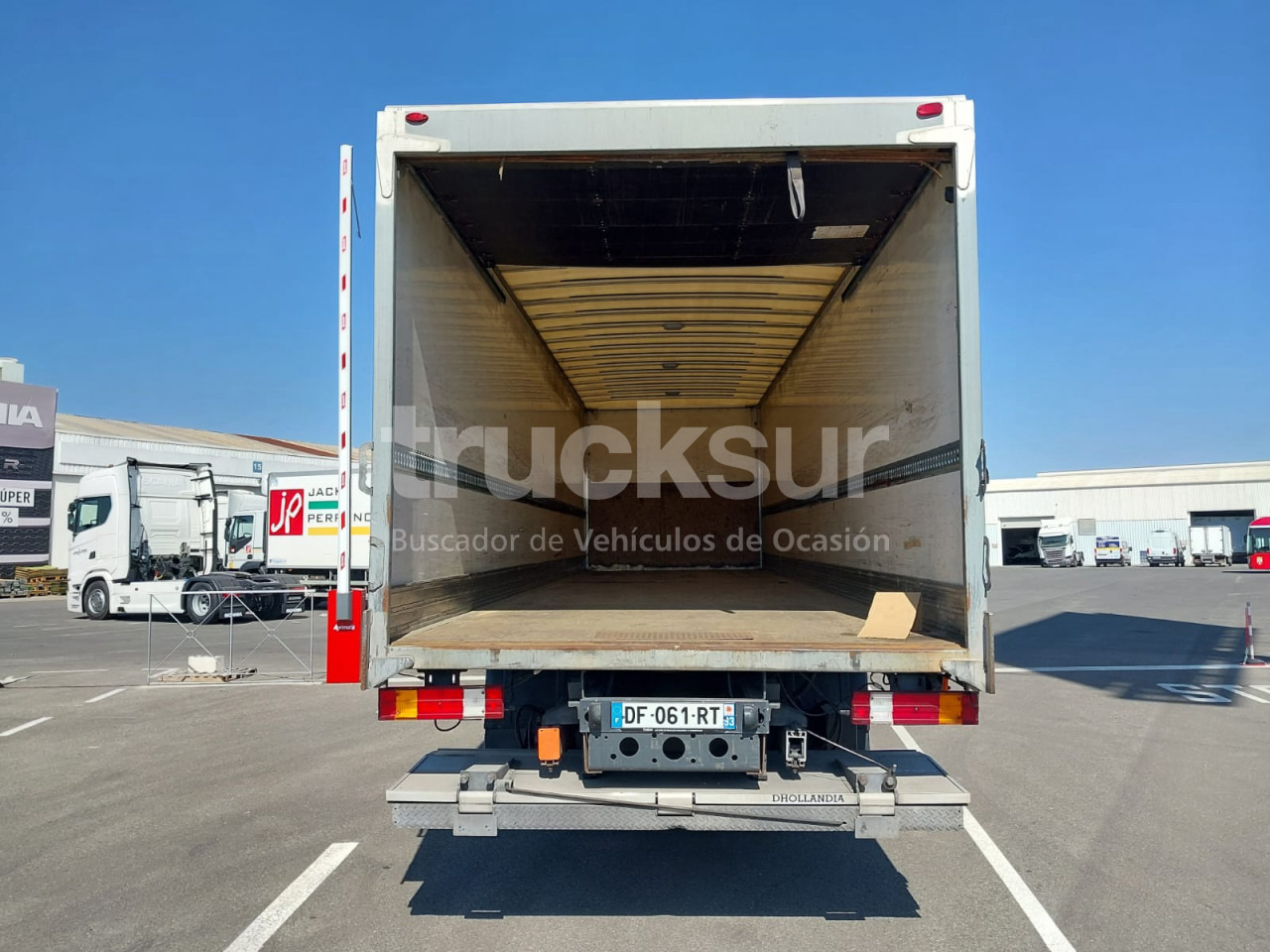MERCEDES AXOR 2529 ejes 6x2*4 - Camión caja cerrada: foto 5 MERCEDES AXOR 2529 ejes 6x2*4 - Camión caja cerrada: foto 5