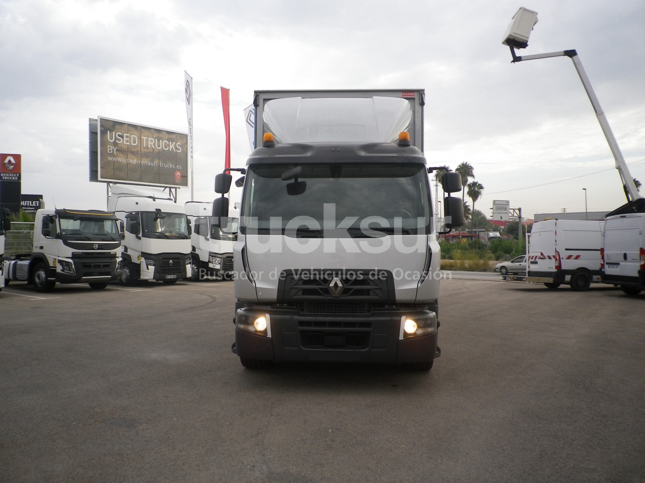 RENAULT D320.26 ejes 6x2*4 - Camión lona: foto 3 RENAULT D320.26 ejes 6x2*4 - Camión lona: foto 3