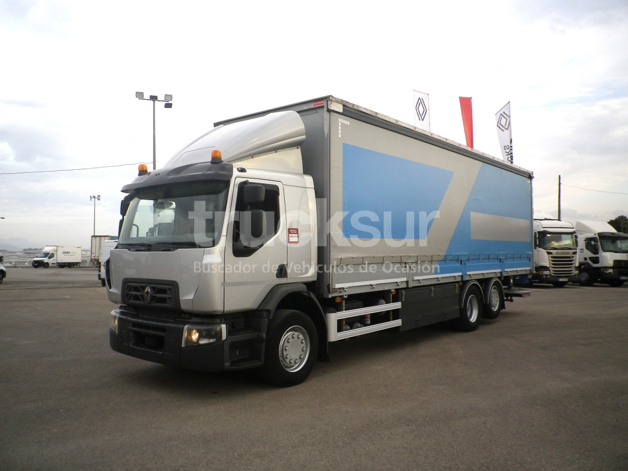 RENAULT D320.26 ejes 6x2*4 - Camión lona: foto 1 RENAULT D320.26 ejes 6x2*4 - Camión lona: foto 1