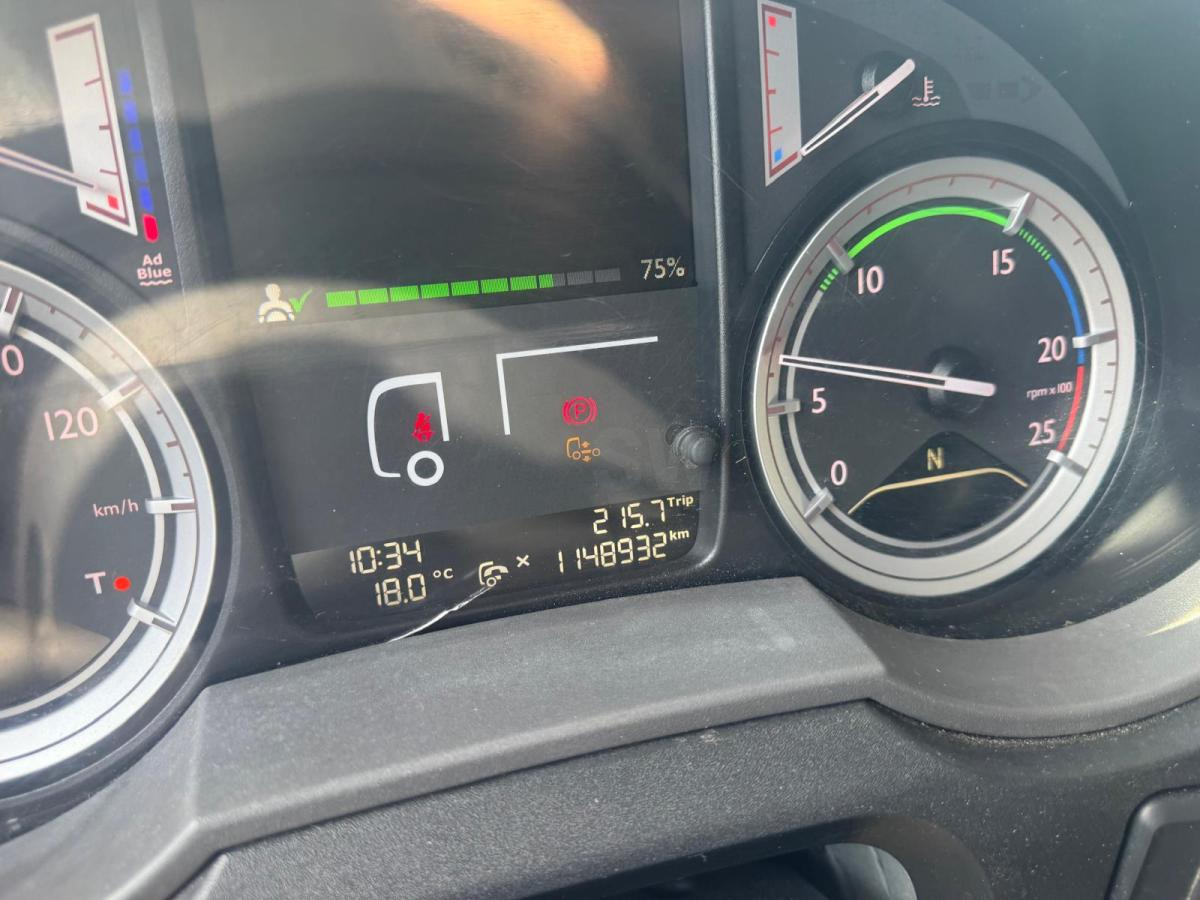 Cabeza tractora DAF XF105 510: foto 18