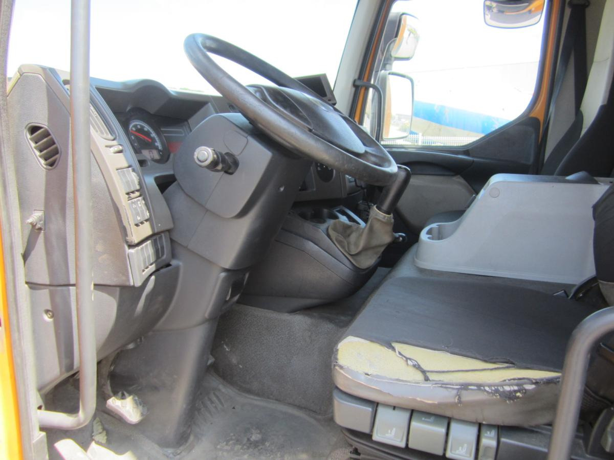 Camión caja cerrada Renault Midlum 220 DXI: foto 9