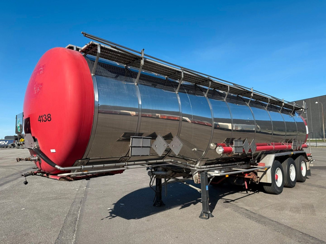 Burg 3 compartments 32.200 L ADR - Semirremolque cisterna: foto 1 Burg 3 compartments 32.200 L ADR - Semirremolque cisterna: foto 1