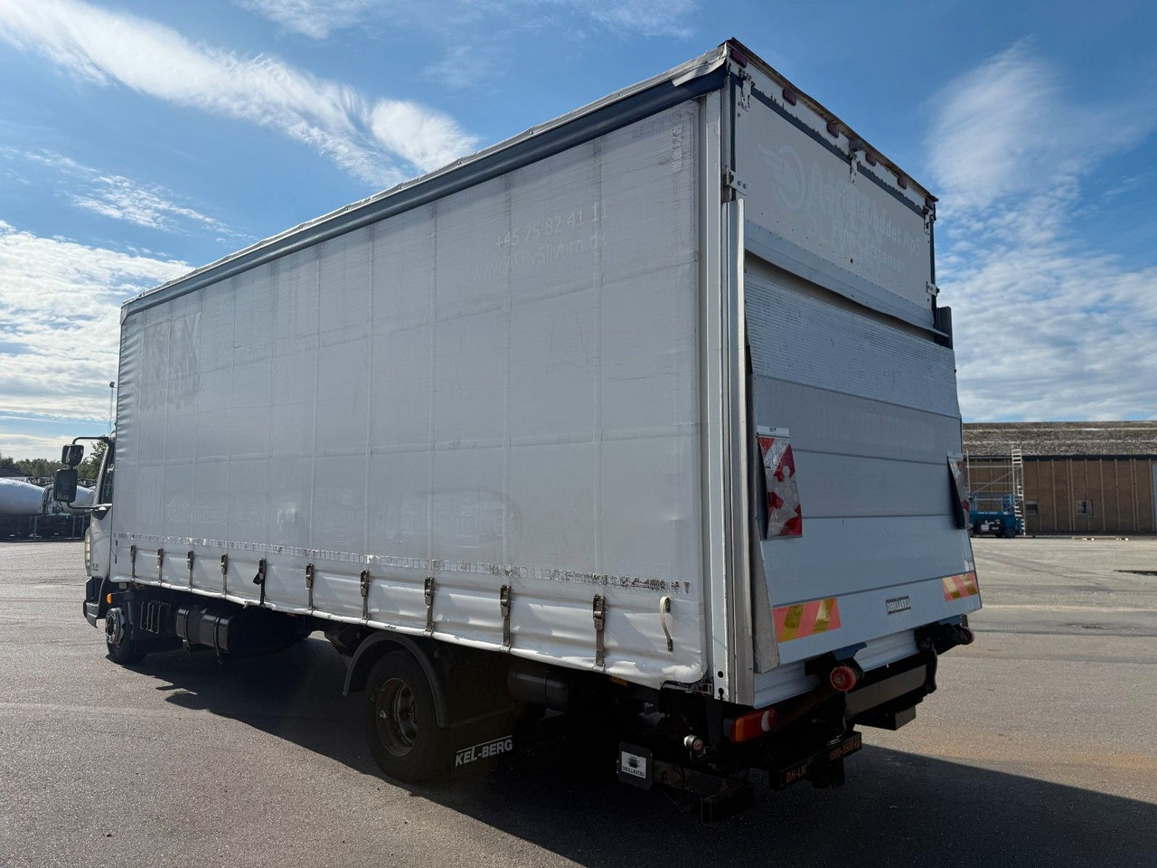DAF LF 45 /220 4x2 Curtainsider and Taillift Euro 6 - Camión lona: foto 4 DAF LF 45 /220 4x2 Curtainsider and Taillift Euro 6 - Camión lona: foto 4