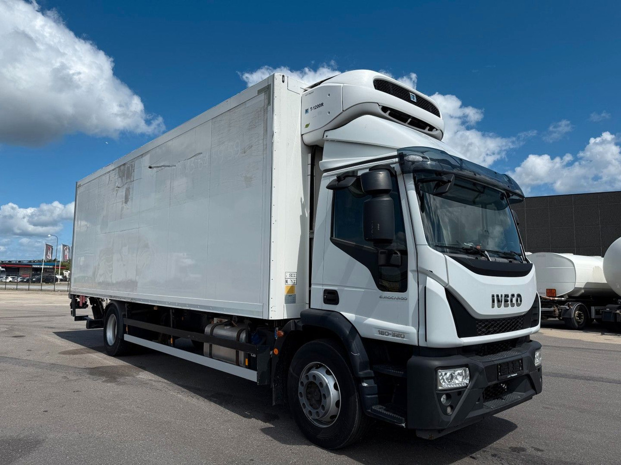 Iveco 180E32 4x2 Schmitz / Thermo King T-1200R Spectru Iveco 180E32 4x2 Schmitz / Thermo King T-1200R Spectru - Camión frigorífico: foto 2 Iveco 180E32 4x2 Schmitz / Thermo King T-1200R Spectru Iveco 180E32 4x2 Schmitz / Thermo King T-1200R Spectru - Camión frigorífico: foto 2