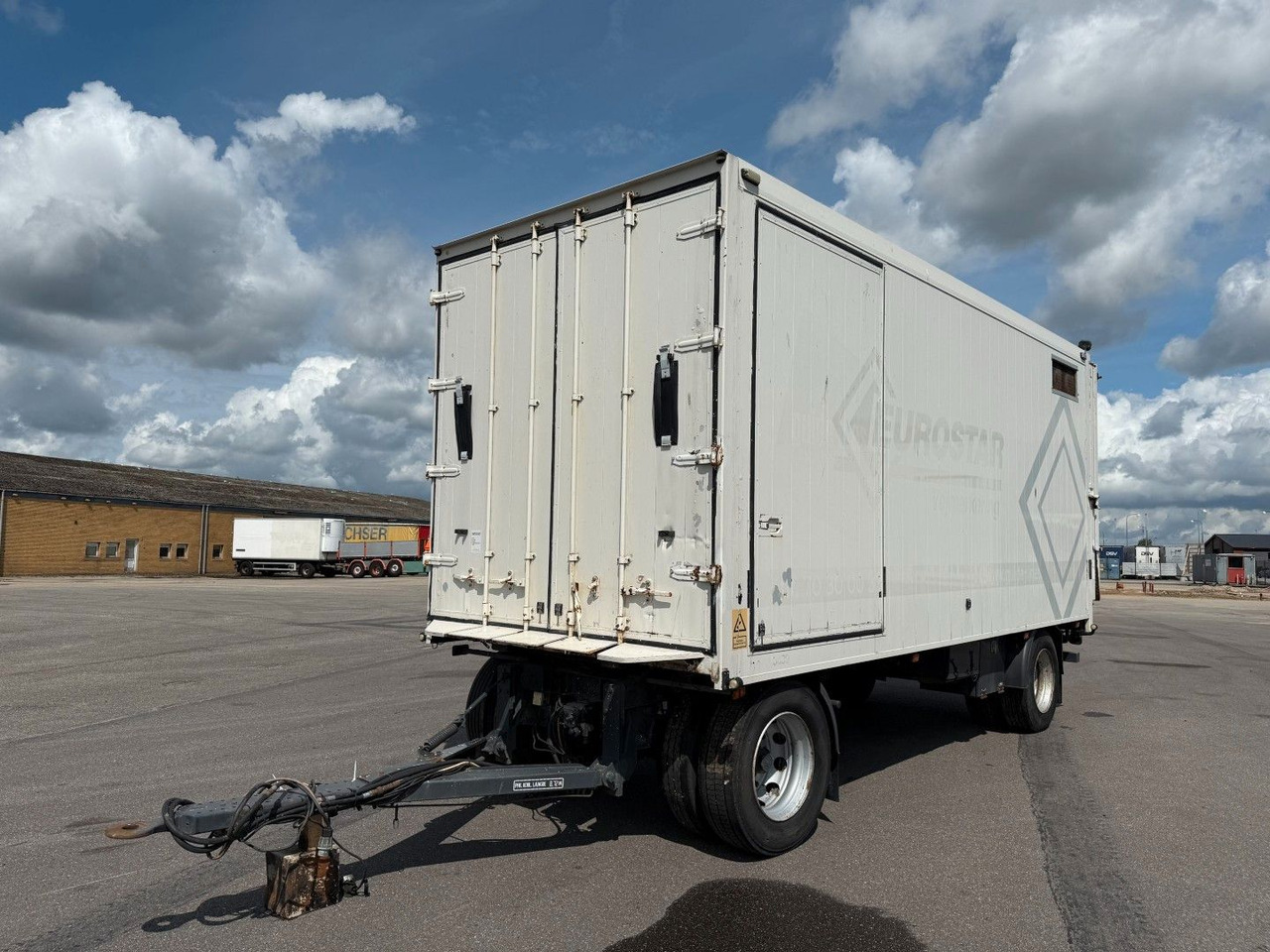 Kel-Berg 20 t. Alubox - Maschineramp Kel-Berg 2 axle 20 t. Alubox - Maschineramp - Remolque caja cerrada: foto 1 Kel-Berg 20 t. Alubox - Maschineramp Kel-Berg 2 axle 20 t. Alubox - Maschineramp - Remolque caja cerrada: foto 1