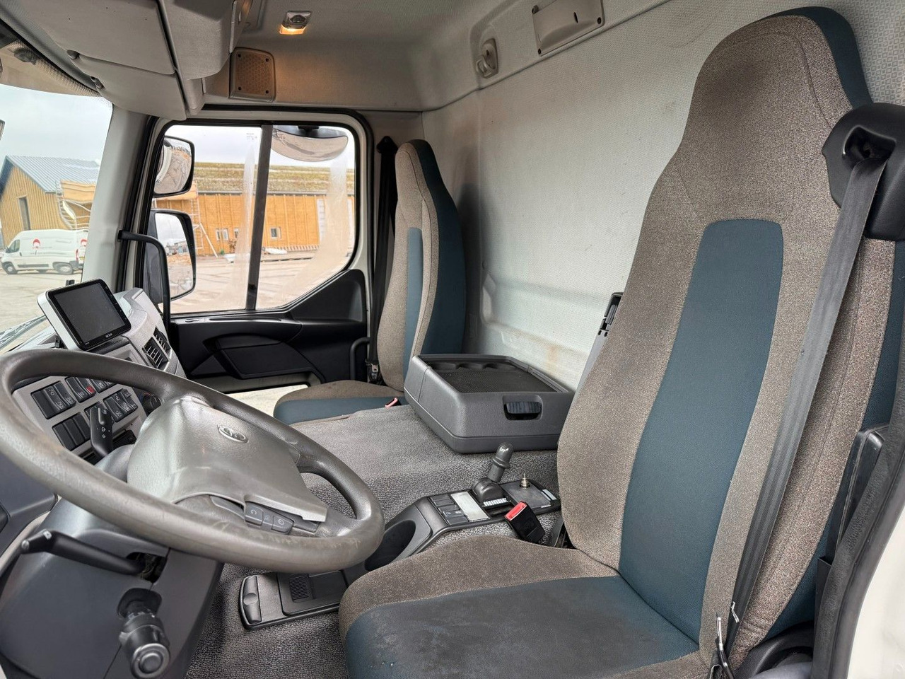 Camión frigorífico Volvo FE320 6x2*4 TK T1200-R Spectrum 9,80 m. koffer: foto 16