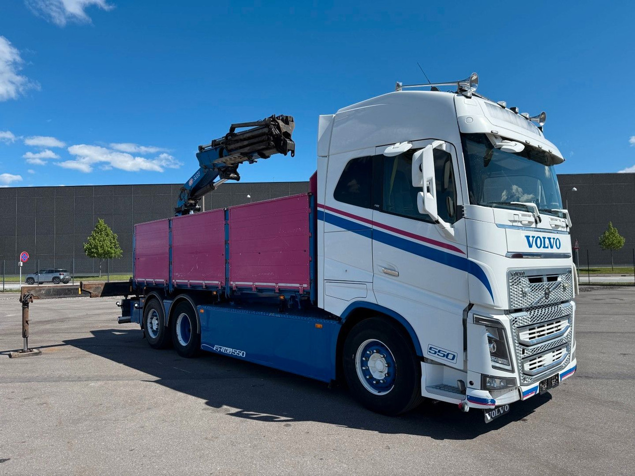 Volvo FH 16.550 6x2*4 / Crane HMF 3220K4 Euro 6 - Camión grúa: foto 3 Volvo FH 16.550 6x2*4 / Crane HMF 3220K4 Euro 6 - Camión grúa: foto 3