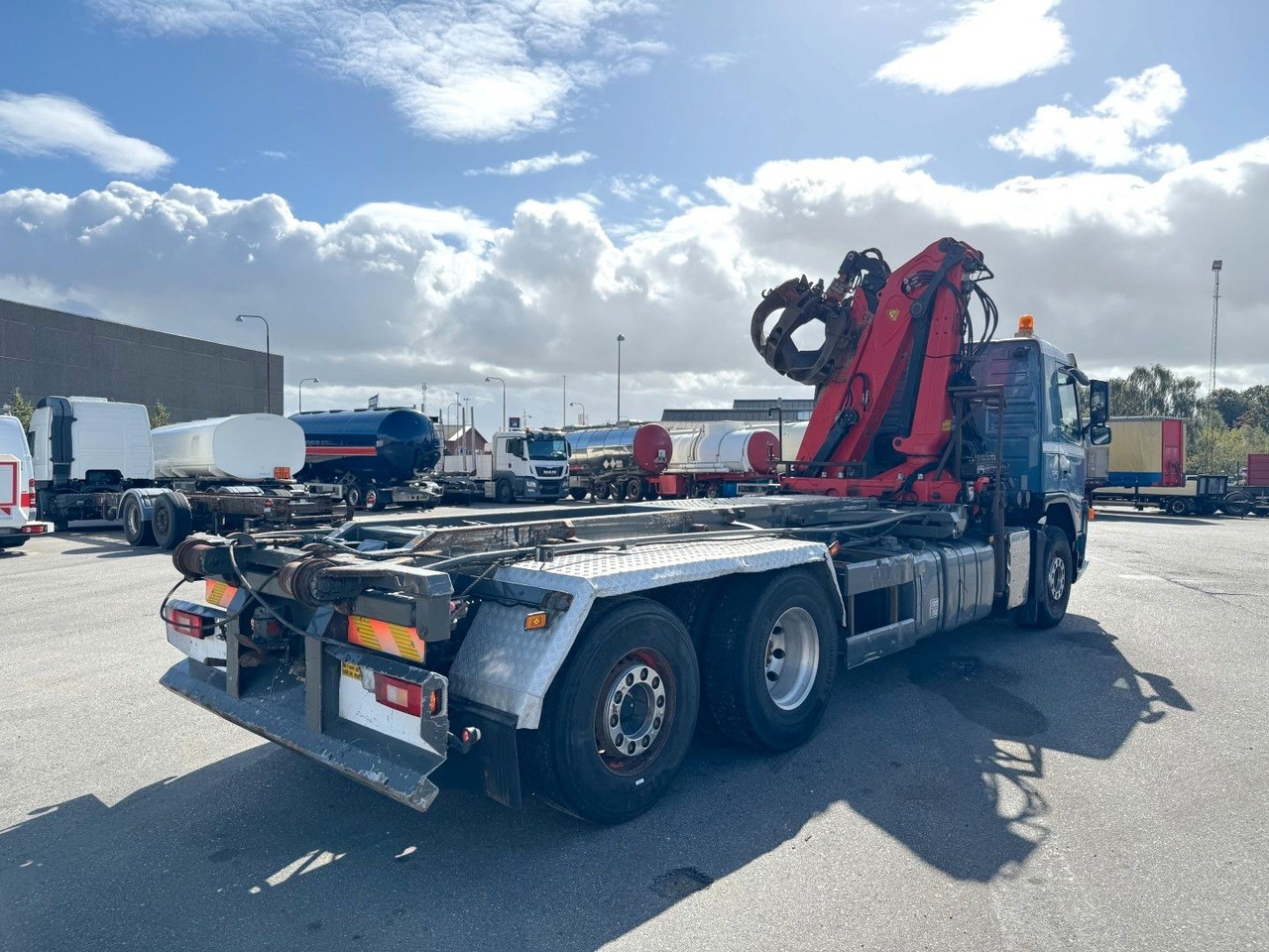 Volvo FM340 6x2*4 Kipper / Palfinger Epsilon 150Z96 - Camión grúa: foto 3 Volvo FM340 6x2*4 Kipper / Palfinger Epsilon 150Z96 - Camión grúa: foto 3