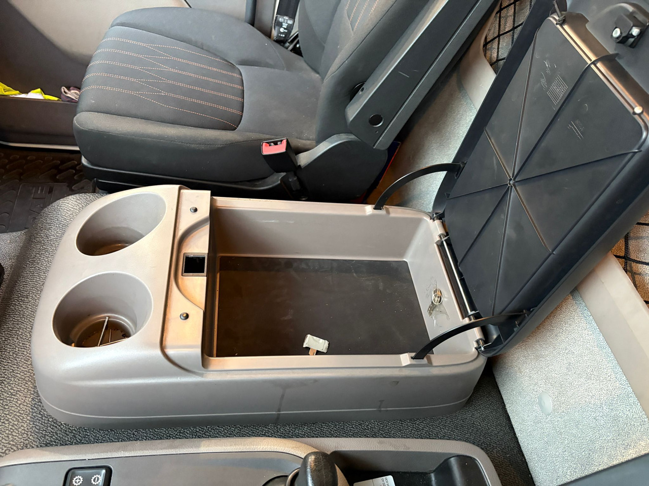 Camión caja cerrada DAF LF 230 FA: foto 9 Camión caja cerrada DAF LF 230 FA: foto 9