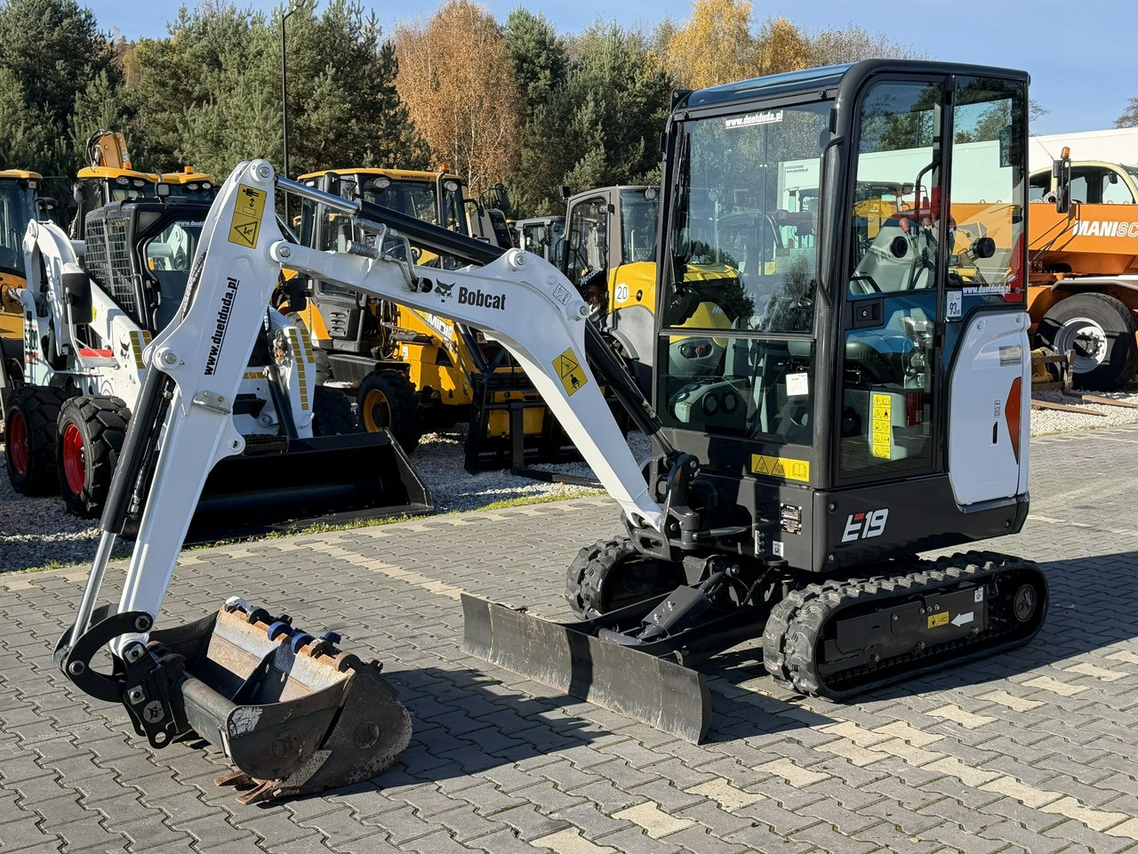 Miniexcavadora Bobcat E19 Komplet Łyżek Mało Używana Przepracowane tylko 90mth: foto 11