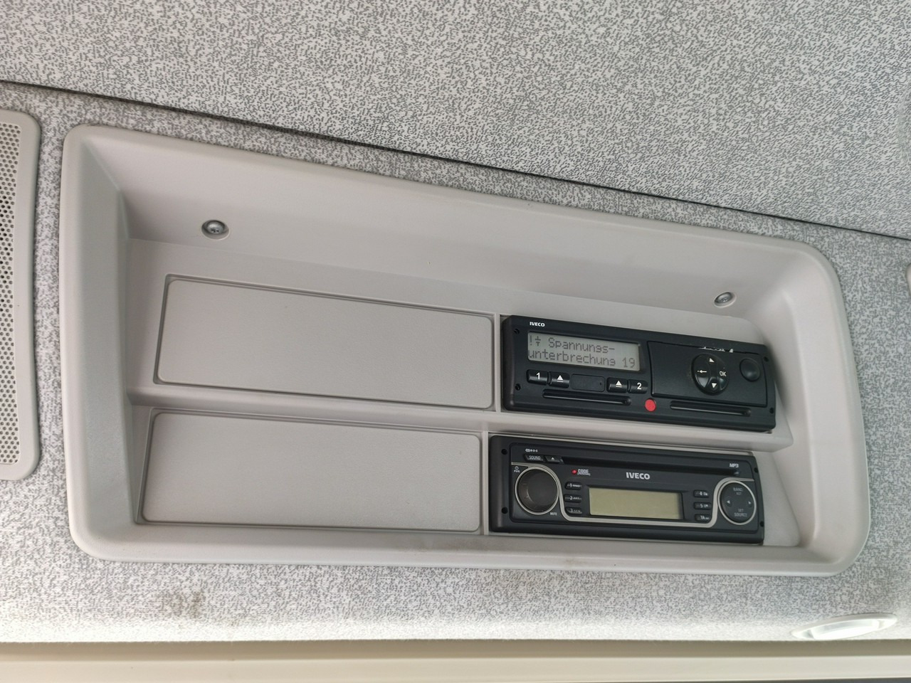 Cabeza tractora Iveco Trakker 26.410 6x4 Manual Mały Przebieg tylko-46000km: foto 27 Cabeza tractora Iveco Trakker 26.410 6x4 Manual Mały Przebieg tylko-46000km: foto 27