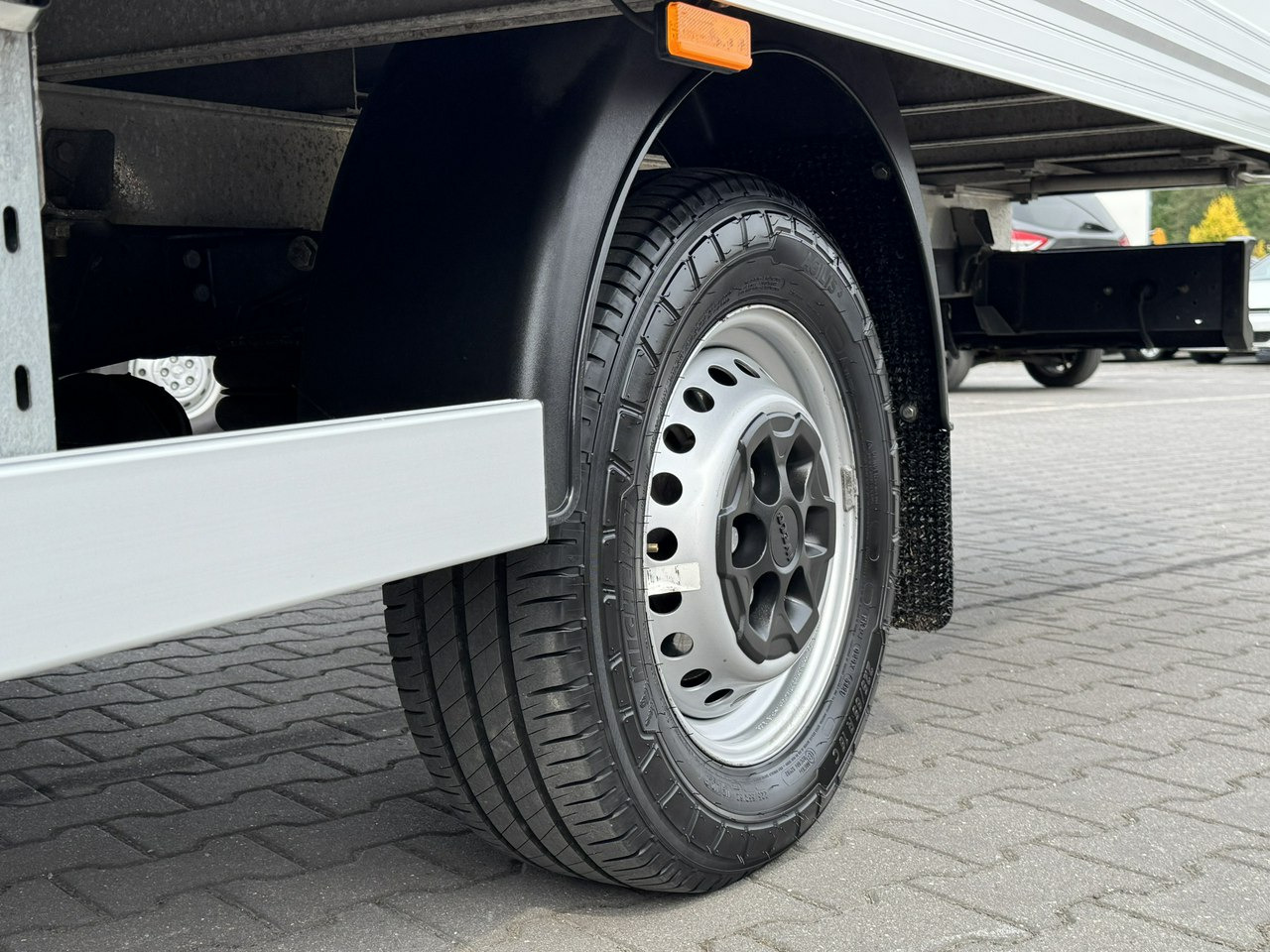 Furgoneta caja cerrada Iveco Daily 35S18 H: foto 12