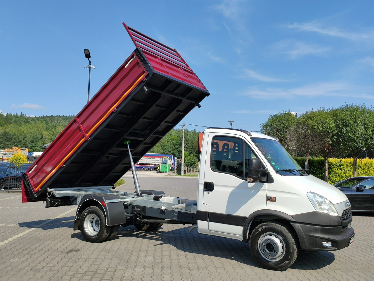 Iveco Daily 70C18 V H - Furgoneta basculante: foto 4 Iveco Daily 70C18 V H - Furgoneta basculante: foto 4