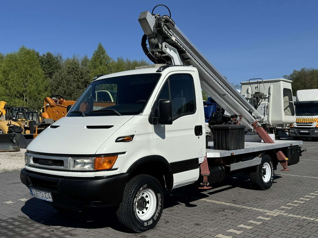 Iveco Daily - Camión con plataforma elevadora: foto 3 Iveco Daily - Camión con plataforma elevadora: foto 3