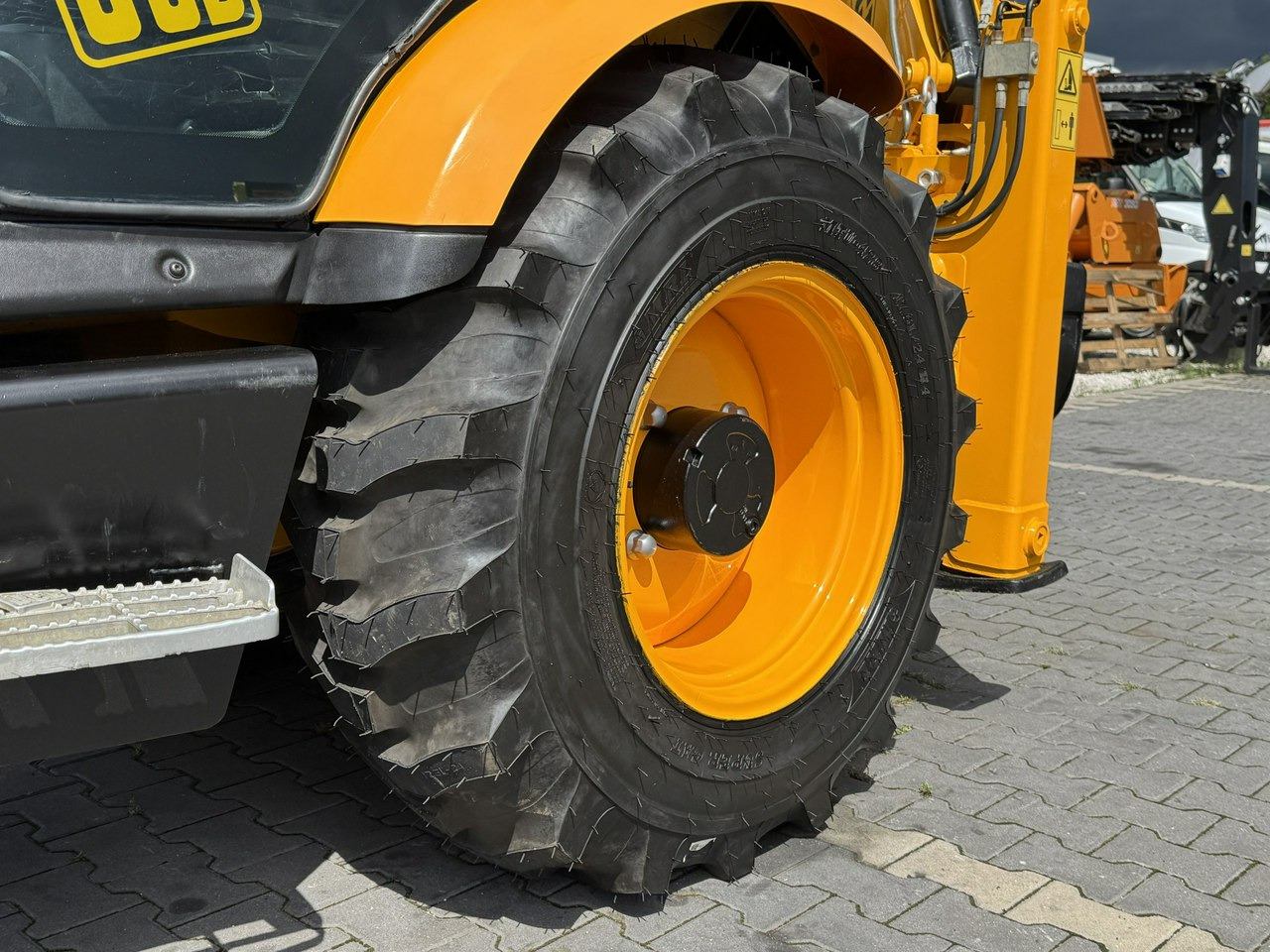 JCB MIDI CX Szybkozłącze Nowe Opony bez luzów i wycieków Super Stan - Retroexcavadora: foto 5 JCB MIDI CX Szybkozłącze Nowe Opony bez luzów i wycieków Super Stan - Retroexcavadora: foto 5