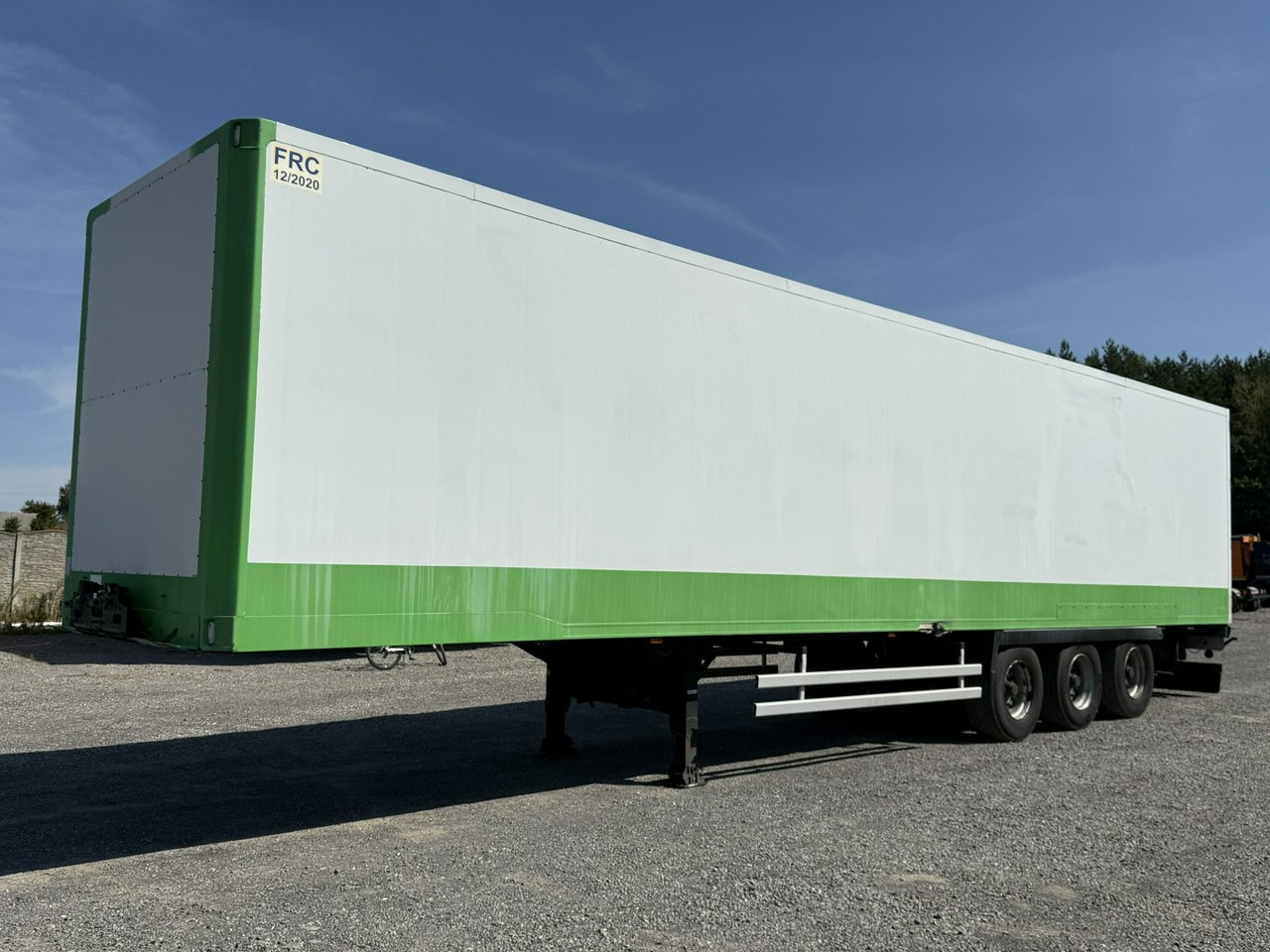 Lamberet SR2 Kontener Tył Drzwi Izoterma Chłodnia bez Agregatu - Semirremolque isotérmico: foto 1 Lamberet SR2 Kontener Tył Drzwi Izoterma Chłodnia bez Agregatu - Semirremolque isotérmico: foto 1