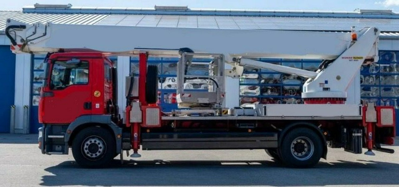 MAN TGM 18.280 Zwyżka WUMAG WT 450 Podnośnik Koszowy - Camión con plataforma elevadora: foto 1 MAN TGM 18.280 Zwyżka WUMAG WT 450 Podnośnik Koszowy - Camión con plataforma elevadora: foto 1