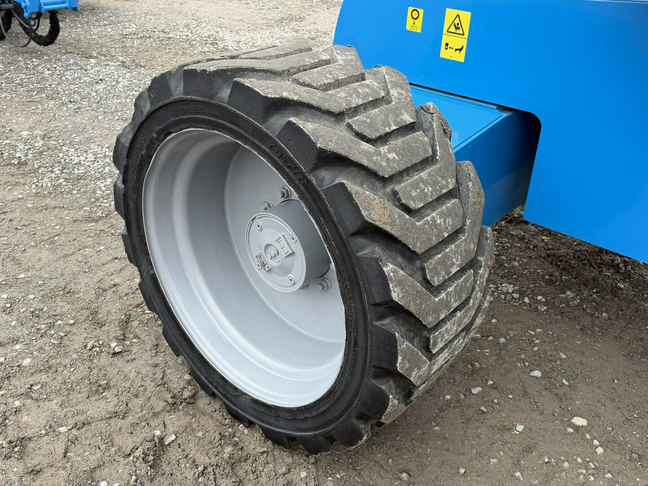 Plataforma articulada Manitou 200 ATJ Genie Z60/34 PODNOŚNIK PRZEGUBOWY TELEKOPOWY JGL 4x4 4WD: foto 18 Plataforma articulada Manitou 200 ATJ Genie Z60/34 PODNOŚNIK PRZEGUBOWY TELEKOPOWY JGL 4x4 4WD: foto 18